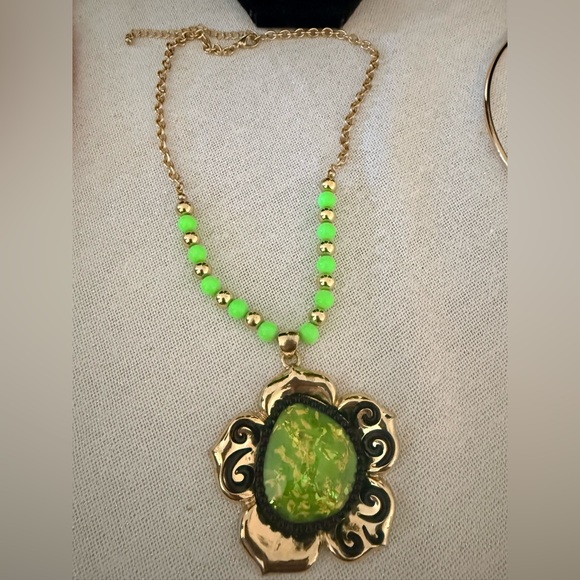 Vintage Colorful Beaded Necklace and earrings
6 necklaces
2 earrings - Picture 4 of 16